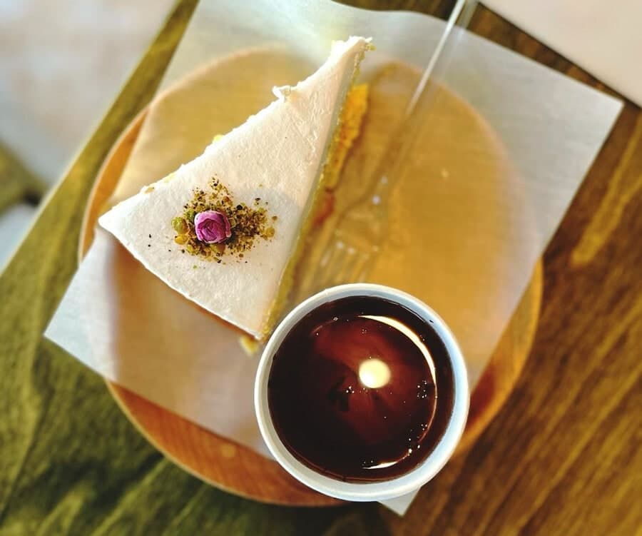 کافه و گالری عود